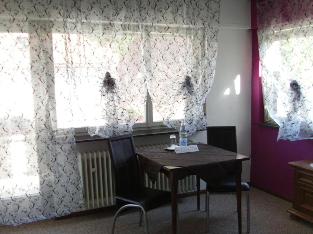 Hotel Martinsklause Meckesheim Rum bild